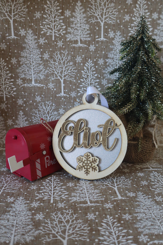 Boule de Noël prénom colorée